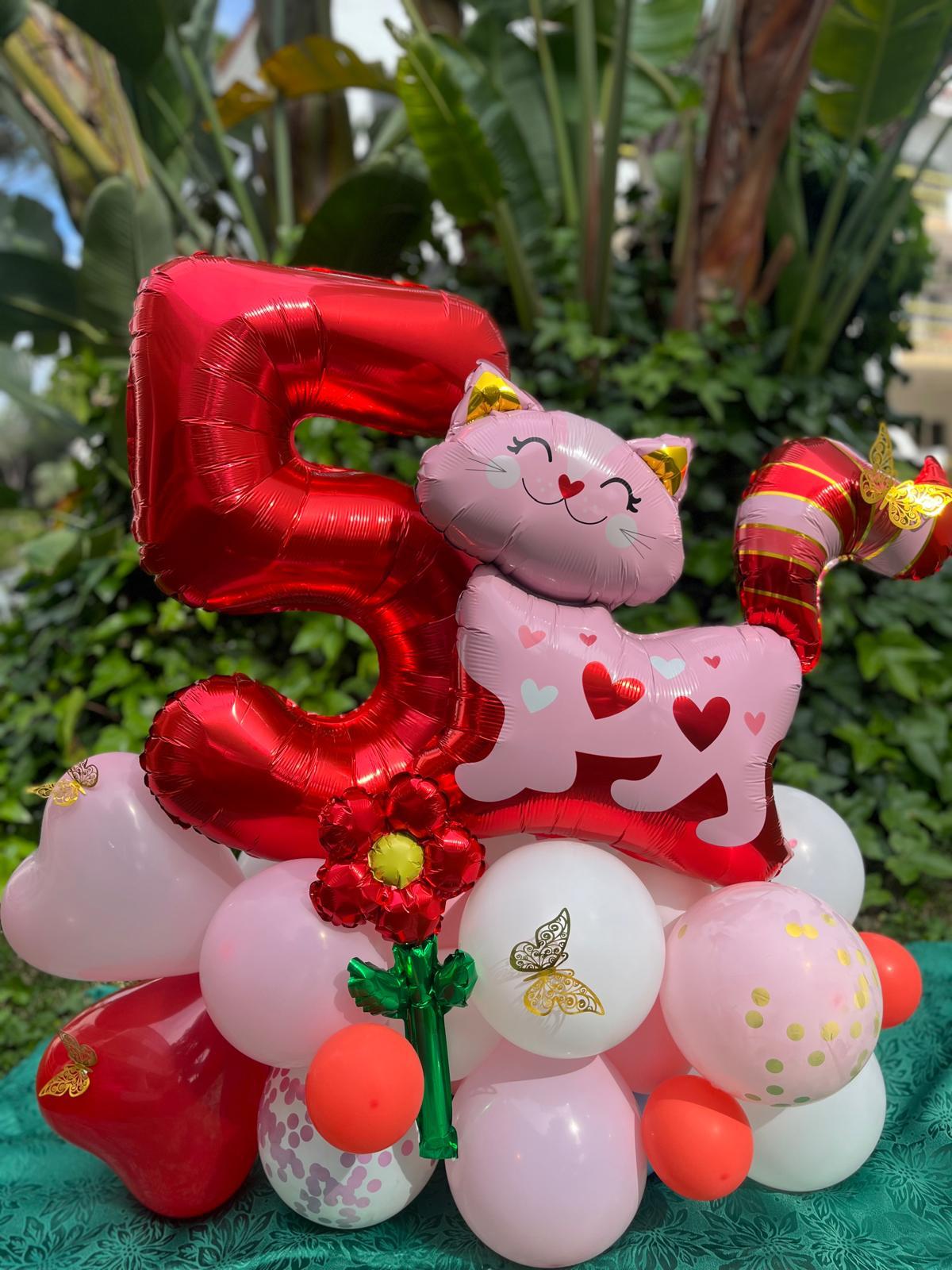 cat made of baloons with pink and red colors